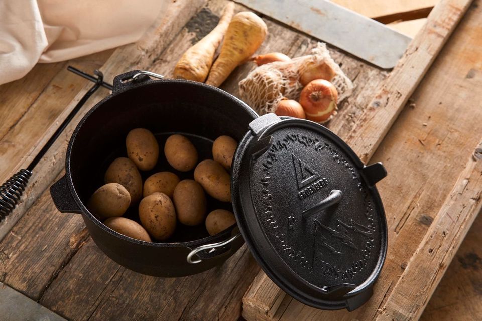 Groenberg Askja Pot BBQ -Cast Iron Dutch Oven with Lid, 4L Groenberg Askja Pot BBQ -Cast Iron Dutch Oven with Lid, 4L